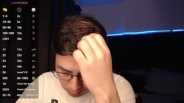 Snapshot of andrewmhilton_ chatting on November 22, 2025, 6:01 am andrewmhilton online show from November 22, 2025, 6:01 am