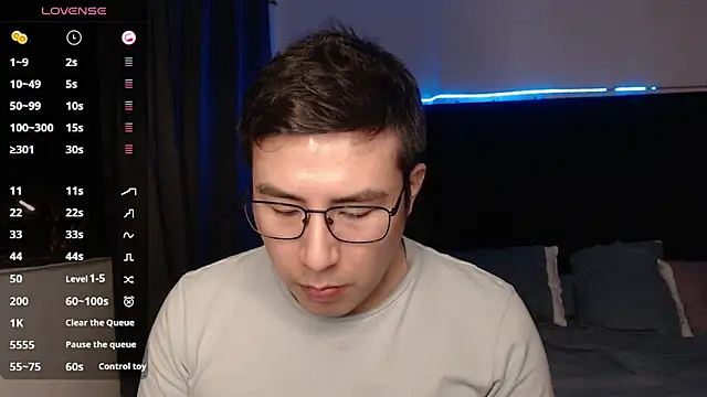 Snapshot of andrewmhilton_ chatting on November 26, 2025, 4:13 am andrewmhilton online show from November 26, 2025, 4:13 am