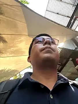 Snapshot of andrewmhilton_ chatting on November 26, 2025, 6:42 pm andrewmhilton online show from November 26, 2025, 6:42 pm