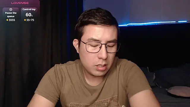 Snapshot of andrewmhilton_ chatting on December 2, 2025, 6:30 am andrewmhilton online show from December 2, 2025, 6:30 am