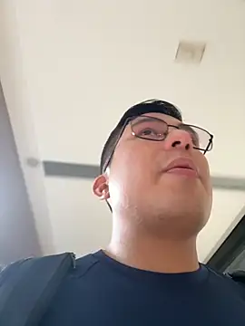 Snapshot of andrewmhilton_ chatting on December 3, 2025, 7:45 pm andrewmhilton online show from December 3, 2025, 7:45 pm