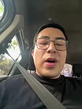 andrewmhilton  online show from April 22, 2026, 8:43 pm