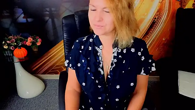 EmmaxPark online show from November 17, 2025, 6:41 am