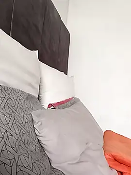 BLACK BOTTOM03 online show from April 14, 2026, 12:22 pm