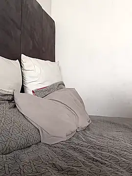 BLACK BOTTOM03 online show from April 15, 2026, 9:05 am