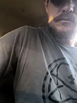 Snapshot of Midwestalpha chatting on October 7, 2025, 10:51 pm Midwestalpha online show from October 7, 2025, 10:51 pm