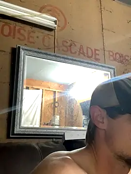 Snapshot of Midwestalpha chatting on January 8, 2026, 5:04 pm Midwestalpha online show from January 8, 2026, 5:04 pm