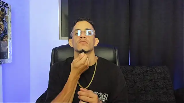 jhonnysnow17 online show from April 22, 2026, 4:15 am