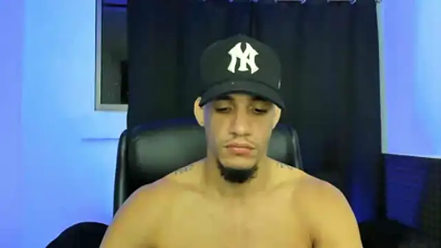 jhonnysnow17 online show from April 23, 2026, 6:25 am