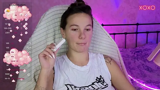 lil luna x online show from October 12, 2025, 7:57 pm