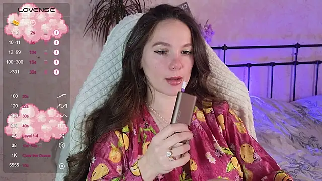 Snapshot of lil_luna_x chatting on April 28, 2026, 11:04 am lil luna x online show from April 28, 2026, 11:04 am