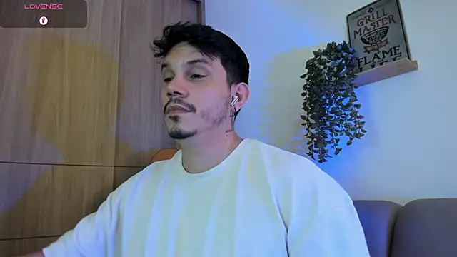 Snapshot of alejandro_stark chatting on May 1, 2026, 3:33 am alejandro stark online show from May 1, 2026, 3:33 am