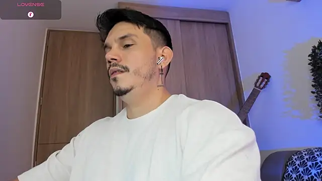 Snapshot of alejandro_stark chatting on May 9, 2026, 2:06 am alejandro stark online show from May 9, 2026, 2:06 am