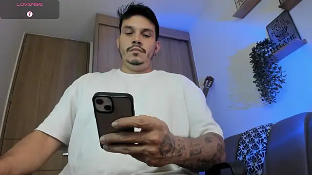 Snapshot of alejandro_stark chatting on May 24, 2026, 10:48 pm alejandro stark online show from May 24, 2026, 10:48 pm