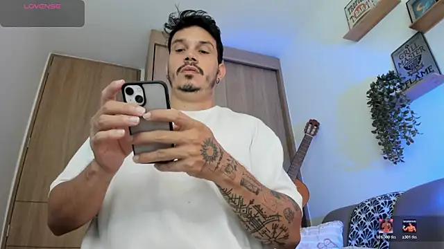 Snapshot of alejandro_stark chatting on May 29, 2026, 3:32 pm alejandro stark online show from May 29, 2026, 3:32 pm
