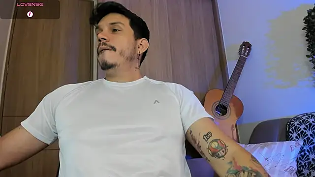 Snapshot of alejandro_stark chatting on June 7, 2026, 12:59 am alejandro stark online show from June 7, 2026, 12:59 am