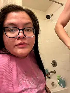 LiverandBrat77 online show from December 4, 2025, 10:40 pm