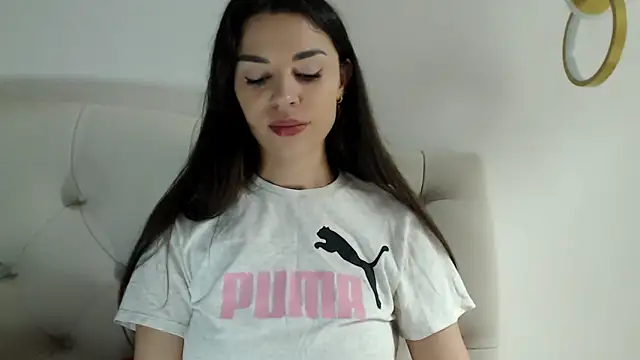 Mika Gold online show from April 19, 2026, 6:21 pm