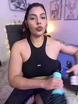 GigiiStone online show from February 10, 2025, 8:10 pm