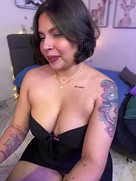 GigiiStone online show from February 18, 2025, 8:47 pm