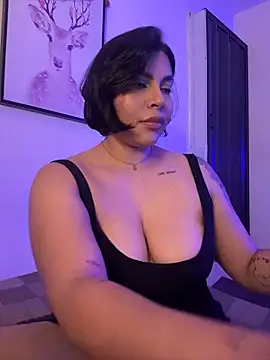 GigiiStone online show from September 22, 2025, 7:49 pm