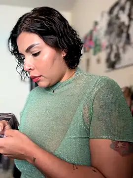 GigiiStone online show from October 9, 2025, 4:16 pm