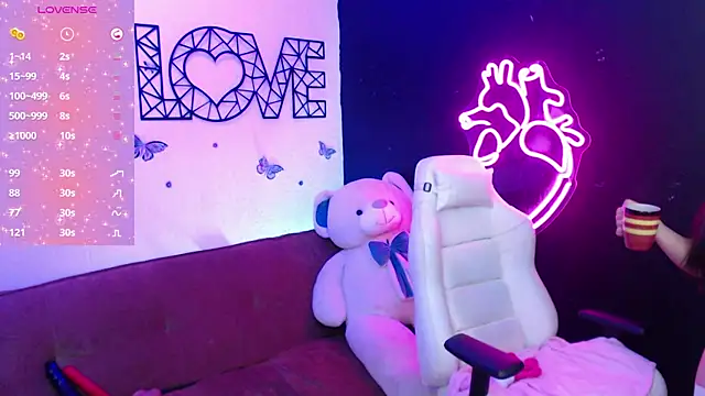 demyanderson  online show from January 7, 2025, 9:35 pm