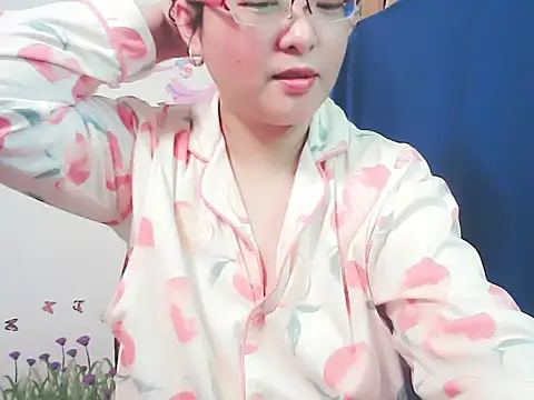 Snapshot of xiaorou-z chatting on December 1, 2025, 3:17 pm xiaorou-z online show from December 1, 2025, 3:17 pm