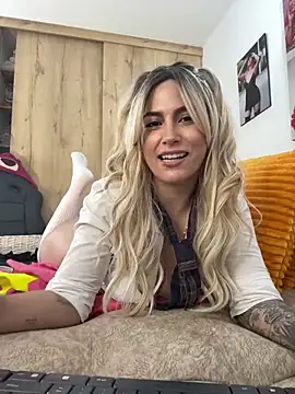 zafiro mo0n online show from December 30, 2024, 12:22 am