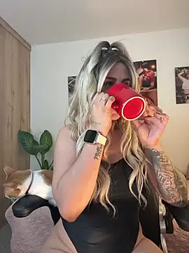 zafiro mo0n online show from January 12, 2025, 4:00 am