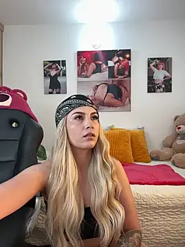 zafiro mo0n online show from January 29, 2025, 10:11 pm