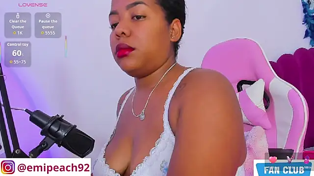 Snapshot of samanthaabloom chatting on May 1, 2026, 12:37 am samanthaabloom online show from May 1, 2026, 12:37 am
