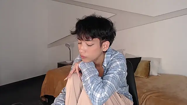 hot little bunny online show from February 6, 2025, 12:33 am