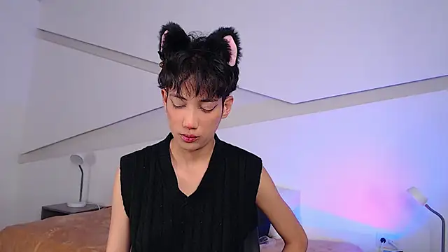 hot little bunny online show from February 8, 2025, 8:42 pm