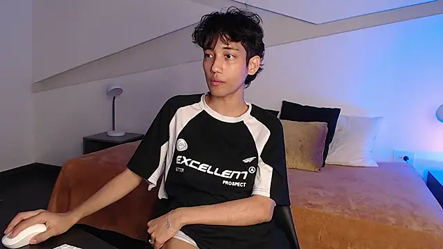 hot little bunny online show from February 18, 2025, 11:30 pm