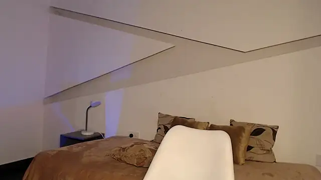 hot little bunny online show from September 26, 2025, 8:46 pm