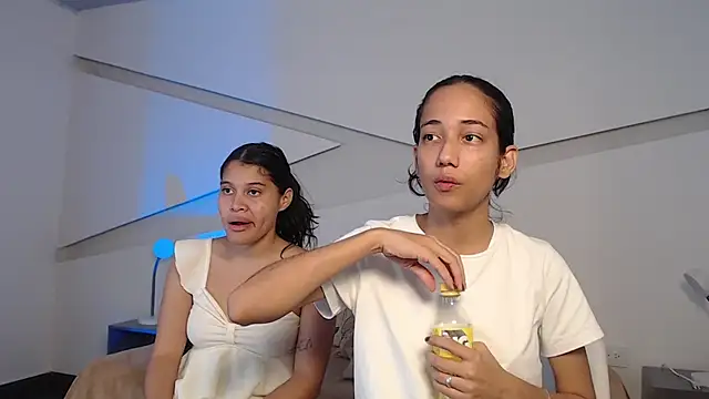 hot little bunny online show from December 14, 2025, 10:25 pm