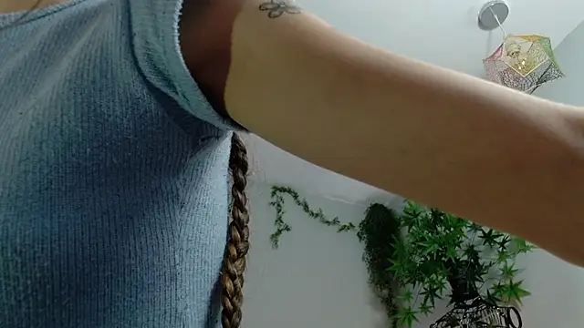 VickyJackson  online show from March 1, 2025, 2:34 pm