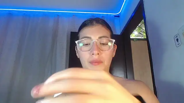 DaMikaela  online show from February 6, 2025, 7:29 pm