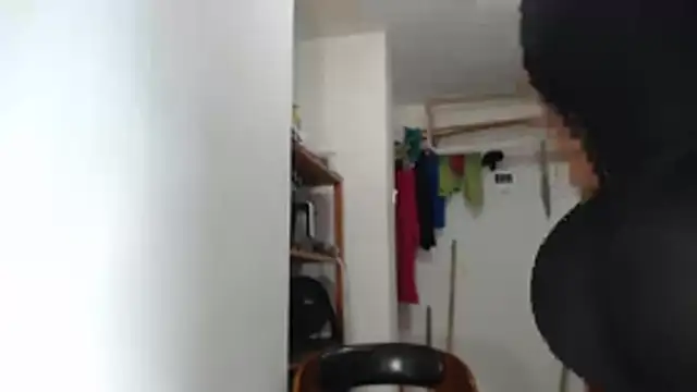 LiraRusso online show from April 22, 2026, 9:38 pm