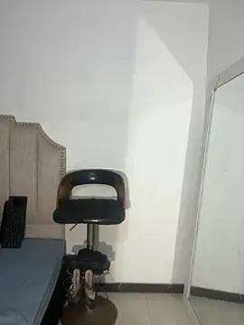 Snapshot of LiraRusso chatting on July 16, 2026, 11:44 pm LiraRusso online show from July 16, 2026, 11:44 pm