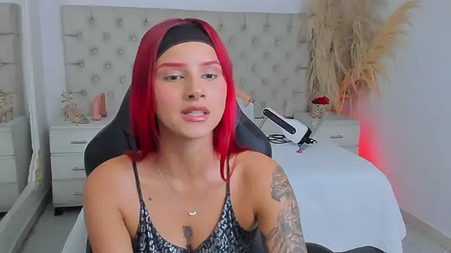 CinthiaCollins online show from July 14, 2026, 2:05 am