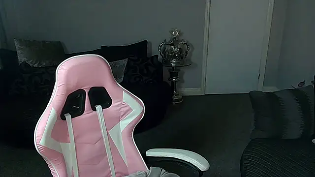 Red firesquirt online show from February 3, 2025, 9:39 pm