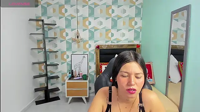 LORENADAVIES online show from December 2, 2025, 4:57 pm