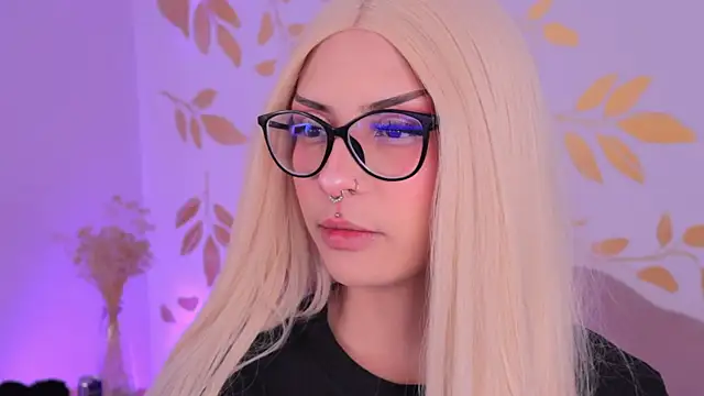 Misselektra   online show from October 15, 2025, 4:01 am