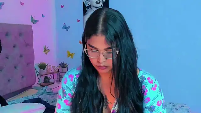 mabellfox online show from December 13, 2024, 7:10 pm