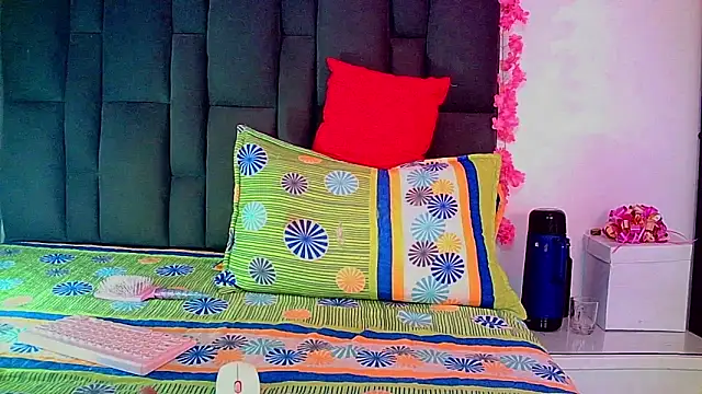 carmen14 online show from November 10, 2025, 10:14 am