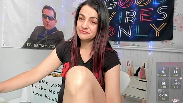 LovelyAzucena online show from January 16, 2025, 2:41 pm