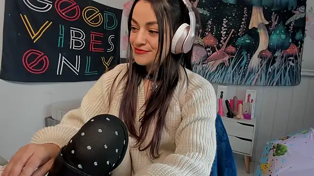 LovelyAzucena online show from November 6, 2025, 2:29 pm