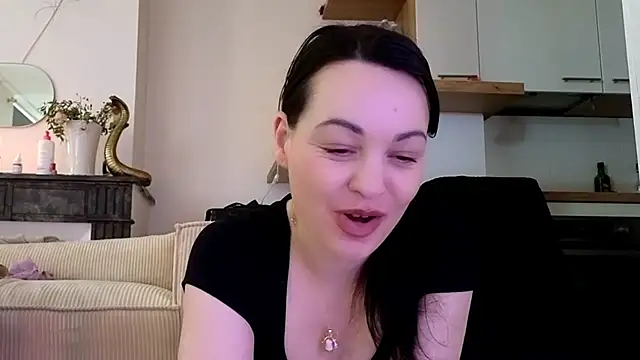 Lilie romeo online show from February 7, 2025, 3:08 pm